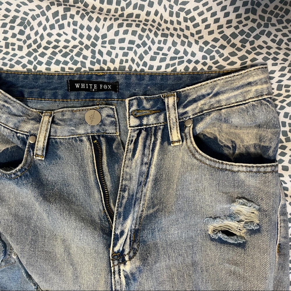 White Fox Australian Size 8 Ripped Boyfriend Jeans